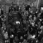 В канун Великой Пятницы Митрополит Симферопольский и Крымский Лазарь возглавил утреню с чтением двенадцати Евангелий Последования Святых и спасительных Страстей Господа нашего Иисуса Христа в кафедральном Александро-Невском соборе г Симферополя.