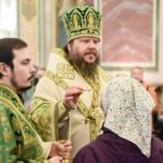 В канун праздника Входа Господня в Иерусалим Митрополит Симферопольский и Крымский Лазарь возглавил всенощное бдение в кафедральном Александро-Невском г. Симферополя.