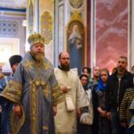 В  Неделю Крестопоклонную Митрополит Тихон возглавил Литургию в кафедральном Александро-Невского собора.