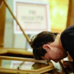 Студенты Таврической духовной семинарии почтили память святителя Гурия Таврического и митрополита Лазаря в Александро-Невском кафедральном соборе