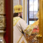 В Неделю 5-ю по Пятидесятнице, праздник Тихвинской иконы Божией Матери епископ Каллиник совершил Божественную литургию в кафедральном Александро-Невском соборе г.Симферополя.