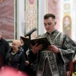 Митрополит Симферопольский и Крымский Лазарь совершил вечерню с чином выноса Святой Плащаницы в кафедральном Свято-Александро-Невском соборе г. Симферополя.