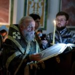 В канун Великой Пятницы Митрополит Симферопольский и Крымский Лазарь возглавил утреню с чтением двенадцати Евангелий Последования Святых и спасительных Страстей Господа нашего Иисуса Христа в кафедральном Александро-Невском соборе г Симферополя.