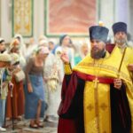 Воскресные богослужения в Александро-Невском кафедральном соборе в Неделю 14-ю по Пятидесятнице, в день перенесения мощей святителя Петра Московского, митрополита Киевского и всея Руси, чудотворца