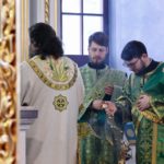 В праздник Входа Господня в Иерусалим  епископ Бахчисарайский Каллиник совершил праздничную Божественную литургию в кафедральном Александро-Невском соборе г. Симферополя.