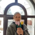 В студии декоративно-прикладного и изобразительного искусства воскресной школы прошло занятие по изготовлению текстильных тюльпанов.