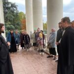 Паломническая группа из Черноморского района побывала в Александро‑Невском кафедральном соборе г. Симферополя.