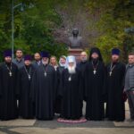 Митрополит Викентий совершил молебен перед бюстом святого праведного воина Феодора Ушакова в г. Симферополе