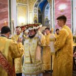В КАФЕДРАЛЬНОМ СОБОРЕ АЛЕКСАНДРА НЕВСКОГО Г. СИМФЕРОПОЛЯ В НЕДЕЛЮ 8-Ю ПО ПЯТИДЕСЯТНИЦЕ ПРЕОСВЯЩЕННЕЙШИЙ ЕПИСКОП КАЛЛИНИК ВОЗГЛАВИЛ ВОСКРЕСНУЮ БОЖЕСТВЕННУЮ ЛИТУРГИЮ