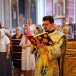 Литургия в Неделю 7-ю по Пятидесятнице, в день рождества святителя Николая, архиепископа Мир Ликийских в кафедральном Александро-Невском соборе
