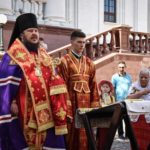 В ПРАЗДНИК ПРОИСХОЖДЕНИЯ ЧЕСТНЫХ ДРЕВ ЖИВОТВОРЯЩЕГО КРЕСТА ГОСПОДНЯ ЕПИСКОП БАХЧИСАРАЙСКИЙ КАЛЛИНИК ВОЗГЛАВИЛ ЛИТУРГИЮ В АЛЕКСАНДРО-НЕВСКОМ КАФЕДРАЛЬНОМ СОБОРЕ Г. СИМФЕРОПОЛЯ