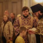 Воскресные богослужения в Александро-Невском кафедральном соборе в Неделю 16-ю по Пятидесятнице, по Воздвижению