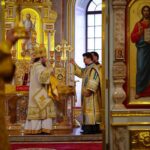 Литургия в Неделю 7-ю по Пятидесятнице, в день рождества святителя Николая, архиепископа Мир Ликийских в кафедральном Александро-Невском соборе