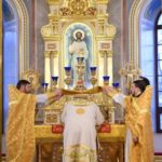 В ДЕНЬ ПАМЯТИ СОБОРА ВСЕХ СВЯТЫХ В ЗЕМЛЕ КРЫМСКОЙ ПРОСИЯВШИХ ПРЕОСВЯЩЕННЕЙШИЙ КАЛЛИНИК ЕПИСКОП БАХЧИСАРАЙСКИЙ ВОЗГЛАВИЛ БОЖЕСТВЕННУЮ ЛИТУРГИЮ В КАФЕДРАЛЬНОМ АЛЕКСАНДРО-НЕВСКОМ СОБОРЕ Г. СИМФЕРОПОЛЯ.