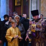 В  кафедральном Свято-Александро-Невском соборе были вознесены сугубые молитвы об упокоении погибших в концертном зале «Крокус Сити Холл» в подмосковном Красногорске.