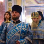 В  Неделю Крестопоклонную Митрополит Тихон возглавил Литургию в кафедральном Александро-Невского собора.