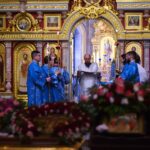 В  Неделю Крестопоклонную Митрополит Тихон возглавил Литургию в кафедральном Александро-Невского собора.