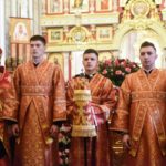 Митрополит Симферопольский и Крымский Лазарь совершил Пасхальную вечерню вторника Светлой седмицы в кафедральном Александро-Невском соборе г. Симферополя.