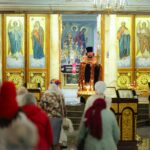 Богослужения в нижнем храме Александро-Невского кафедрального собора в день отдания праздника Пасхи