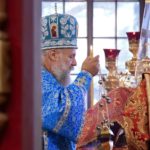 В кафедральном соборе святого благоверного князя Александра Невского г. Симферополя была доставлена копия Животворящего Креста Господня из Годеново.