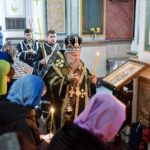В канун Великой Пятницы Митрополит Симферопольский и Крымский Лазарь возглавил утреню с чтением двенадцати Евангелий Последования Святых и спасительных Страстей Господа нашего Иисуса Христа в кафедральном Александро-Невском соборе г Симферополя.
