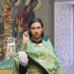 Божественная литургия в нижнем храме (во имя святителя Гурия, Архиепископа Таврического) кафедрального Свято-Александро-Невского собора г. Симферополя  в день праздника обретения честных мощей преподобного Сергия, игумена Радонежского.