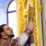 Божественная литургия  в Великий Четверток, день Воспоминания Тайной Вечери в кафедральном Александро-Невском собре.
