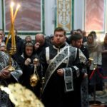 В  канун Великой Субботы епископ Бахчисарайский Каллиник совершил утреню с чином погребения Господа нашего Иисуса Христа в кафедральном Александро - Невском соборе г. Симферополя.