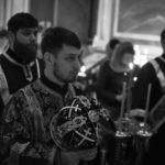 В канун Великой Пятницы Митрополит Симферопольский и Крымский Лазарь возглавил утреню с чтением двенадцати Евангелий Последования Святых и спасительных Страстей Господа нашего Иисуса Христа в кафедральном Александро-Невском соборе г Симферополя.