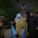 Митрополит Викентий совершил молебен перед бюстом святого праведного воина Феодора Ушакова в г. Симферополе