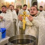 Богослужение в нижнем храме (во имя святителя Гурия, Архиепископа Таврического) в Крещенский сочельник.