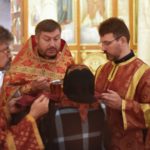 В Неделю 17-ю по Пятидесятнице, по Воздвижении,  Преосвященный Каллиник, епископ Бахчисарайский совершил Божественную литургию в нижнем храме имени св.Гурия Таврического, кафедрального Свято- Александро- Невского собора г.Симферополя.