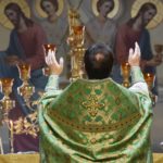 Божественная литургия в нижнем храме (во имя святителя Гурия, Архиепископа Таврического) кафедрального Свято-Александро-Невского собора г. Симферополя  в день праздника обретения честных мощей преподобного Сергия, игумена Радонежского.