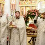 Литургия святителя Василия Великого в Великую субботу в кафедральном Александро-Невском соборе г. Симферополя.