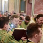 В канун праздника Входа Господня в Иерусалим Митрополит Симферопольский и Крымский Лазарь возглавил всенощное бдение в кафедральном Александро-Невском г. Симферополя.
