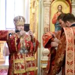 Митрополит Симферопольский и Крымский Лазарь возглавил Литургию в кафедральном Александро-Невском соборе  в праздник Происхождения Честных Древ Животворящего Креста Господня.