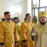 В ВОССТАНОВЛЕННОМ ХРАМЕ 4-Х СВЯТИТЕЛЕЙ МОСКОВСКИХ ПЕТРА, АЛЕКСИЯ, ИОНЫ И ФИЛИППА В ПРЕСТОЛЬНЫЙ ПРАЗДНИК ЕПИСКОП КАЛЛИНИК СОВЕРШИЛ ПЕРВУЮ БОЖЕСТВЕННУЮ ЛИТУРГИЮ.