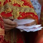 В праздник Происхождения Честных Древ Животворящего Креста Господня  епископ Нестор совершил малое освящение воды и освятил мед в кафедральном Александро-Невском соборе г. Симферополя.