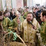 В праздник Входа Господня в Иерусалим  епископ Бахчисарайский Каллиник совершил праздничную Божественную литургию в кафедральном Александро-Невском соборе г. Симферополя.