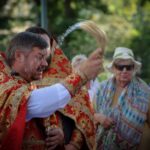 Праздничные богослужения в Александро-Невском кафедральном соборе в день празднования Происхождения (изнесения) Честных Древ Животворящего Креста Господня.