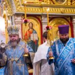 В  Неделю Крестопоклонную Митрополит Тихон возглавил Литургию в кафедральном Александро-Невского собора.