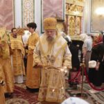 В Неделю 2-ю по Пятидесятнице, Всех святых, в земле Русской просиявших, епископ Нестор совершил Литургию в кафедральном Александро-Невском соборе г. Симферополя.