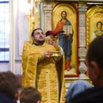Литургия  в Неделю 27-ю по Пятидесятнице, праздник иконы Божией Матери «Знамение» в кафедральном Александро-Невском соборе .