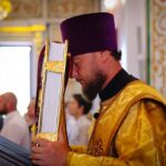 Литургия в Неделю 7-ю по Пятидесятнице, в день рождества святителя Николая, архиепископа Мир Ликийских в кафедральном Александро-Невском соборе