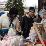 На территории кафедрального Свято-Александро- Невского собора прошла благотворительная ярмарка посвящённая дню памяти святителя Николая Чудотворца.