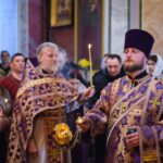 В  кафедральном Свято-Александро-Невском соборе были вознесены сугубые молитвы об упокоении погибших в концертном зале «Крокус Сити Холл» в подмосковном Красногорске.