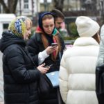 На территории кафедрального Свято-Александро- Невского собора г. Симферополя прошла благотворительная ярмарка посвящённая дню памяти святителя Николая Чудотворца.
