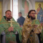 Божественная литургия в Александро-Невском кафедральном соборе в праздник обретения мощей преподобного Серафима Саровского, чудотворца