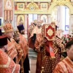 Митрополит Симферопольский и Крымский Лазарь совершил Пасхальную вечерню вторника Светлой седмицы в кафедральном Александро-Невском соборе г. Симферополя.