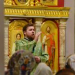 Литургия в праздник Входа Господня в Иерусалим в кафедральном Свято-Александро-Невском соборе.